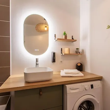 Des Grands Lacs Apartment *